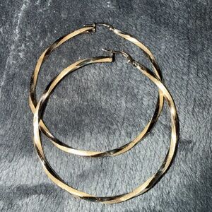 Elegant 14K Gold Hoop Earrings